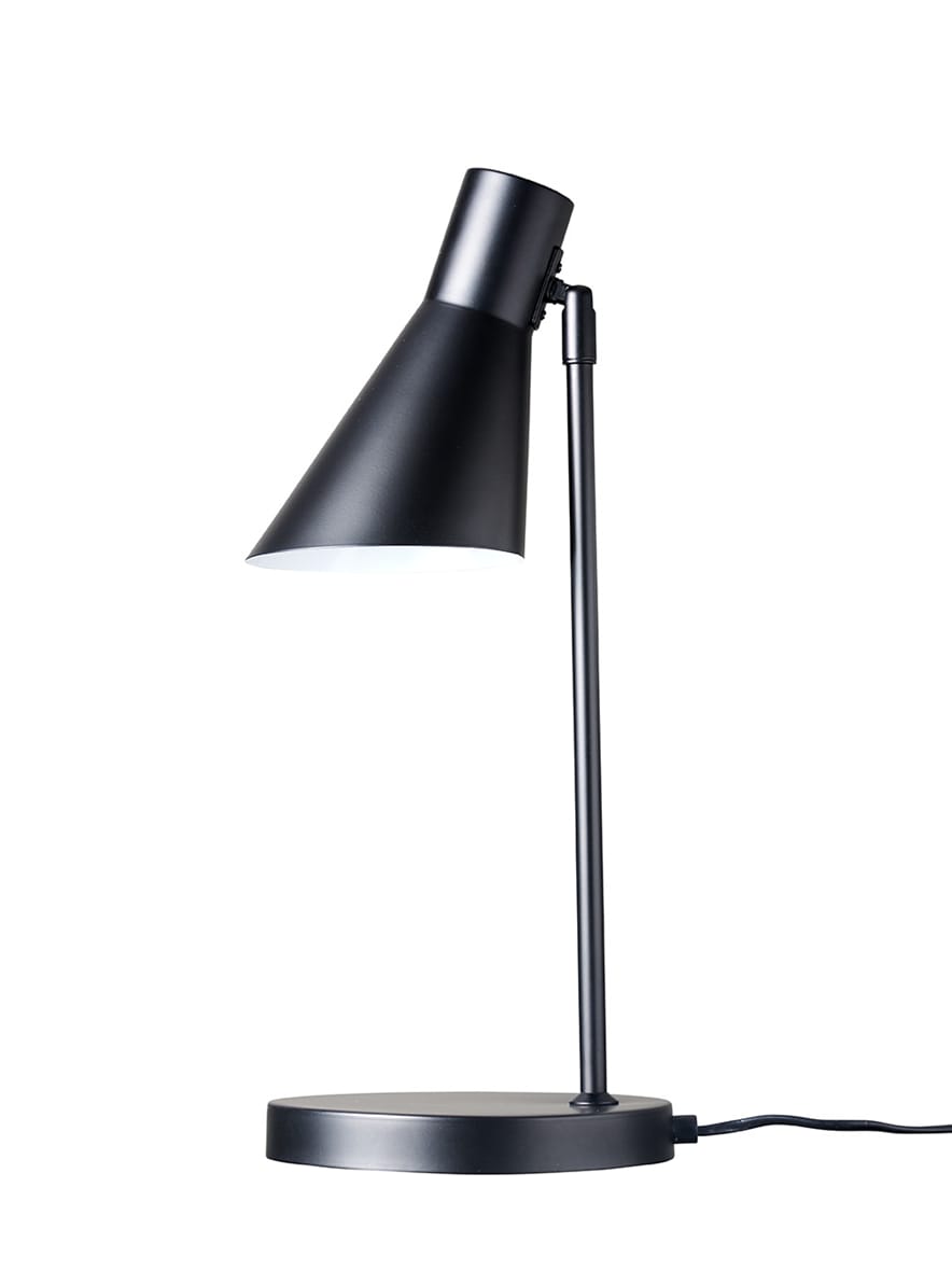 Der er behov for mentalitet Pump Kaupa Klassisk dansk bordlampe der passer til det nordiske look. Lampens  skærm kan drejes rundt. Lampen er meget anvendelig som en læselampe, men  kan også stå flot på en reol eller som