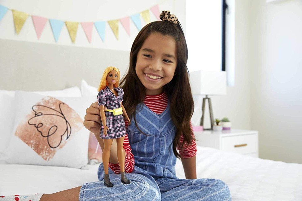 Barbie - Fashionistas Doll - Puff Sleeve Plaid Blazer Dress (GRB53)