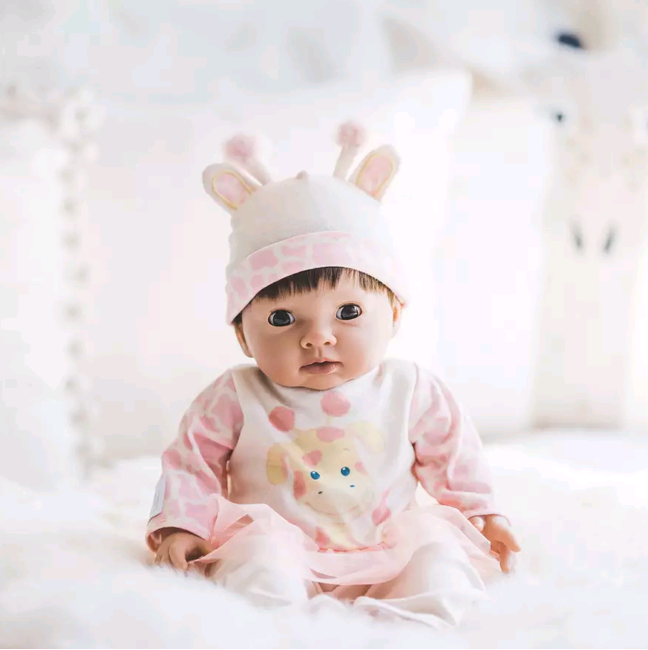 Tiny Treasures - Brown haired Doll Giraffe outfit (30269)