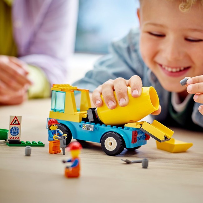 LEGO City - Truck with cement mixer (60325)