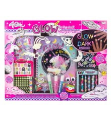 4-Girlz - Giant glow-in-dark Scrapbook Set (63339)