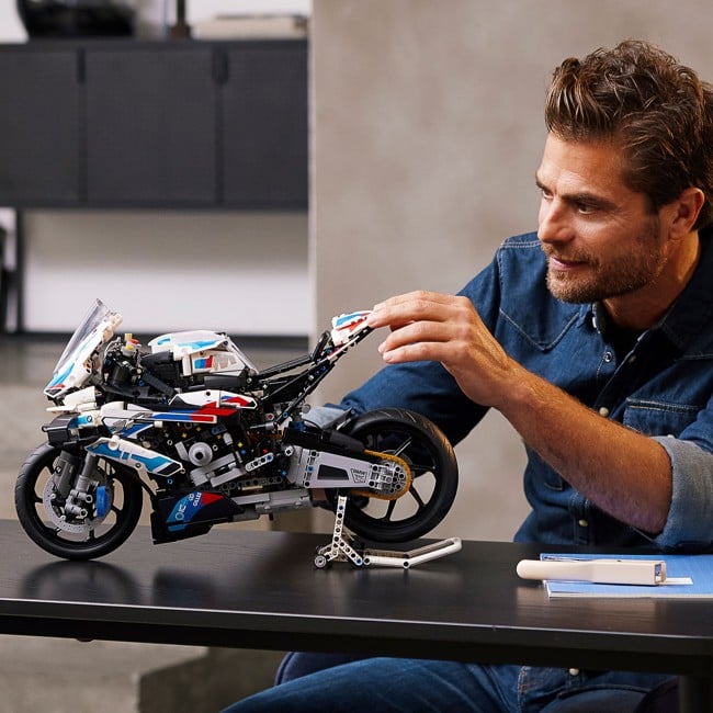 LEGO Technic - BMW M 1000 RR (42130)