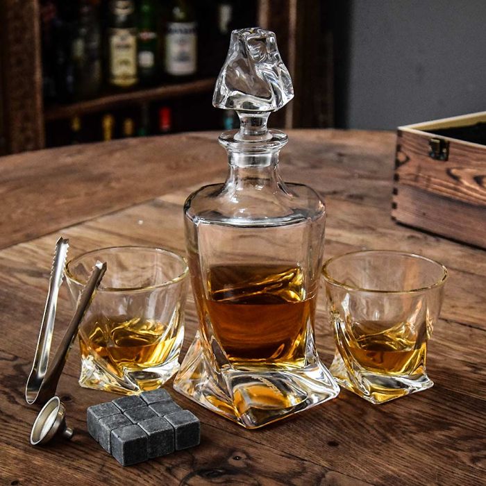 Whiskey Glass Set (Twist Decanter Set)