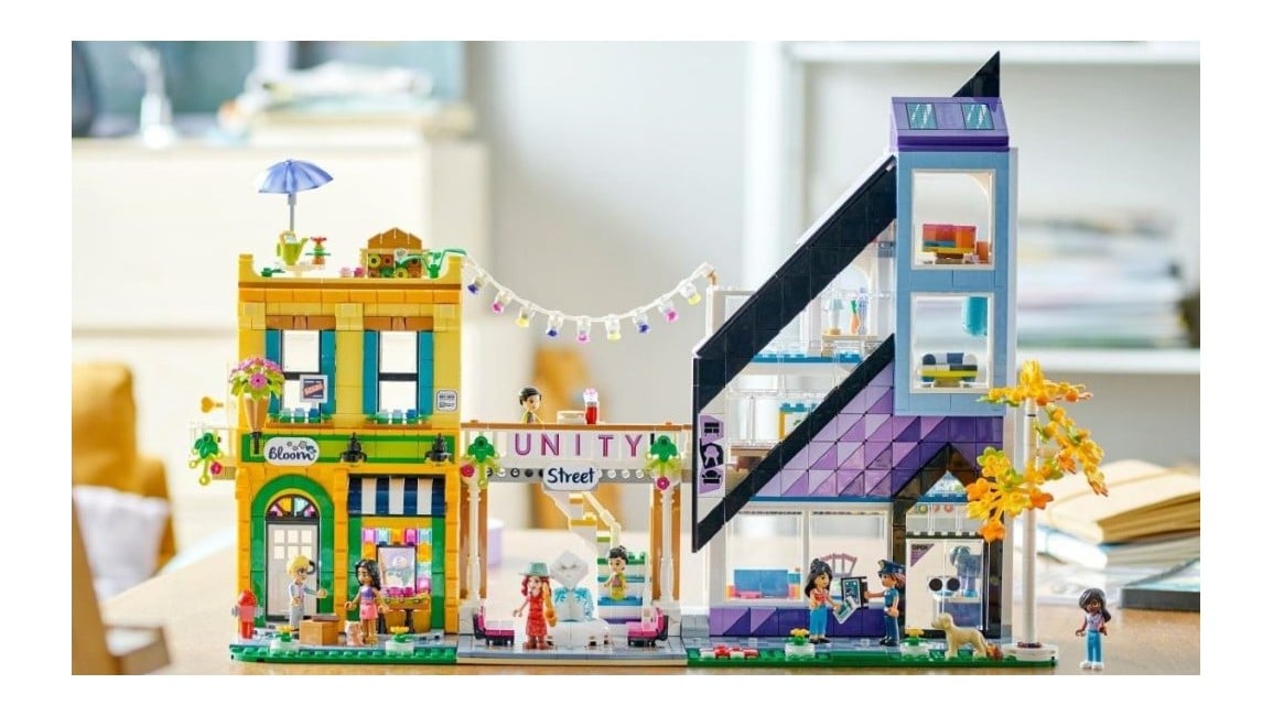 LEGO Friends - Downtown Flower and Design Stores (41732)