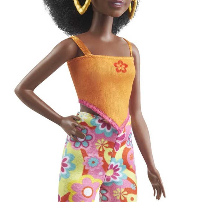 Barbie - Fashionista Doll - Petite Curly Black Hair (HJR97)