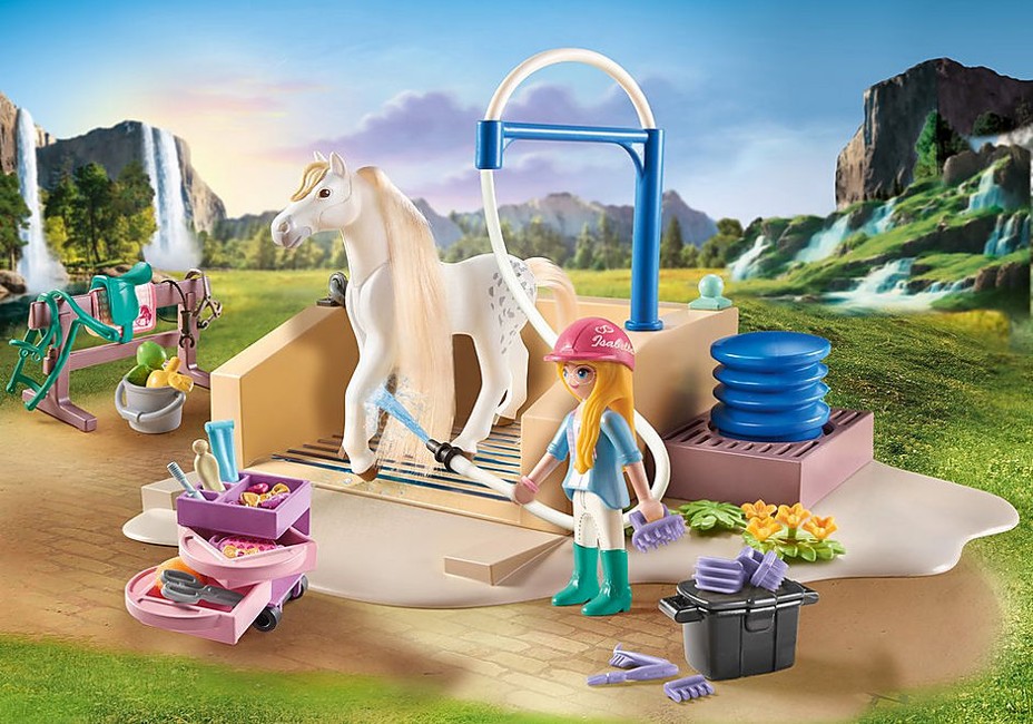 Playmobil - Washing Station with Isabella and Lioness (71354)