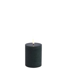 Uyuni - LED pillar candle - Pine green, Rustic - 7,8x10,1 cm (UL-PI-PG78010)