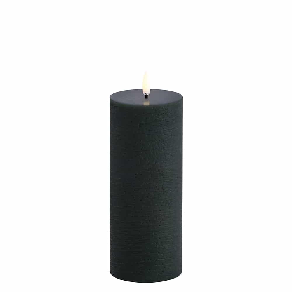 Uyuni - LED pillar candle - Pine green, Rustic - 7,8x20,3 cm (UL-PI-PG78020)