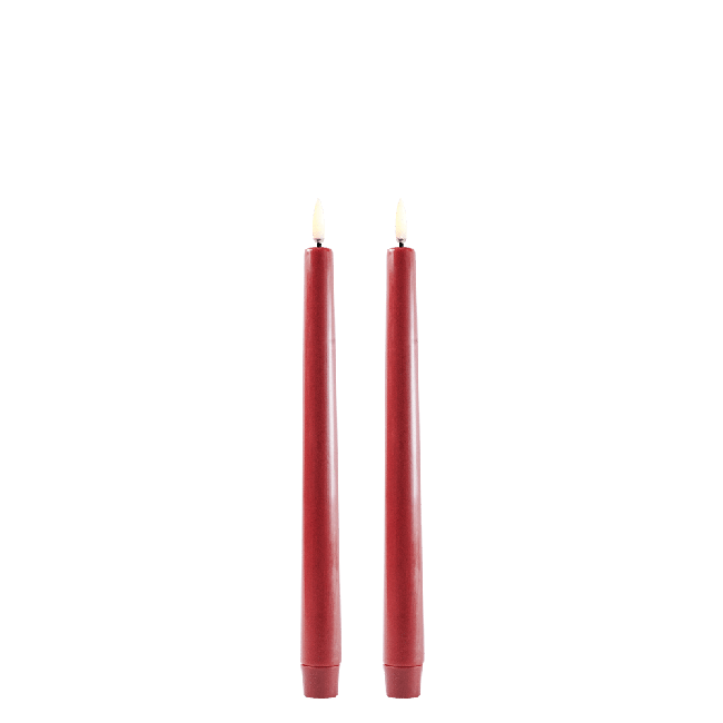 Uyuni - LED taper candle 2-pack - Carmine red, Smooth - 2,3x25 cm (UL-TA-CR02325-2)