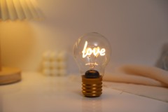 iTotal - Bulb-shaped light Love