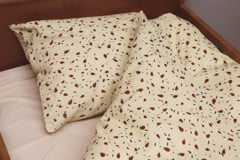 By Mats - Bed Linen Junior Size 100 x 140 cm - Ladybug Leaf  (MAT141)