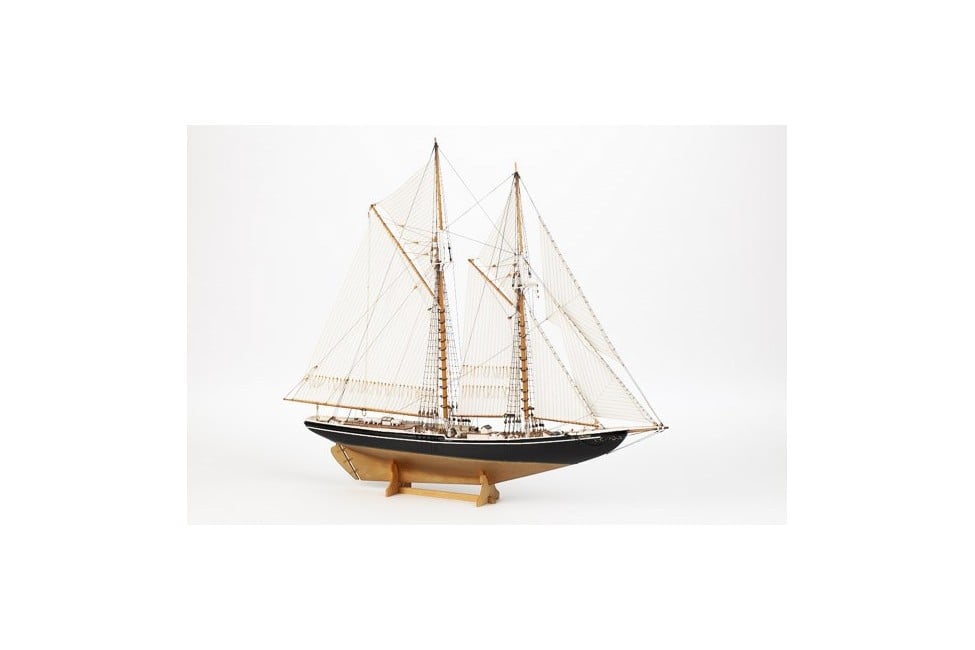 Billing Boats - Bluenose II - Wooden hull (428350)