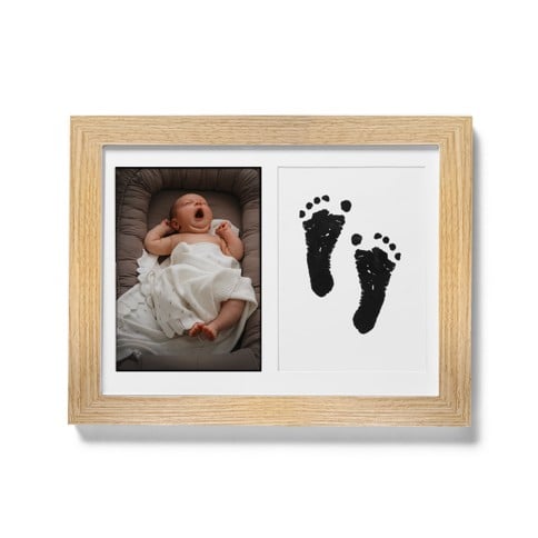 Vanilla Copenhagen - Hand & Footprint Frame - Wood - 20,4 x 26,4 x 1,5 cm