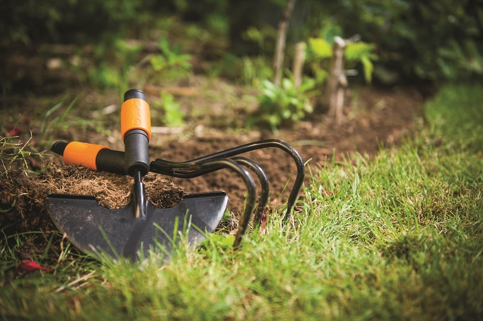 Lawn Edge Trimmers Uk - Vintage Atco Lawn Edge Trimmer (metal) in ANTIQUE GARDEN TOOLS : These boundary lines include the also known as a weed whacker or a weed eater, string trimmers are best for trimming grass and removing weeds in places your lawn mower can't reach.