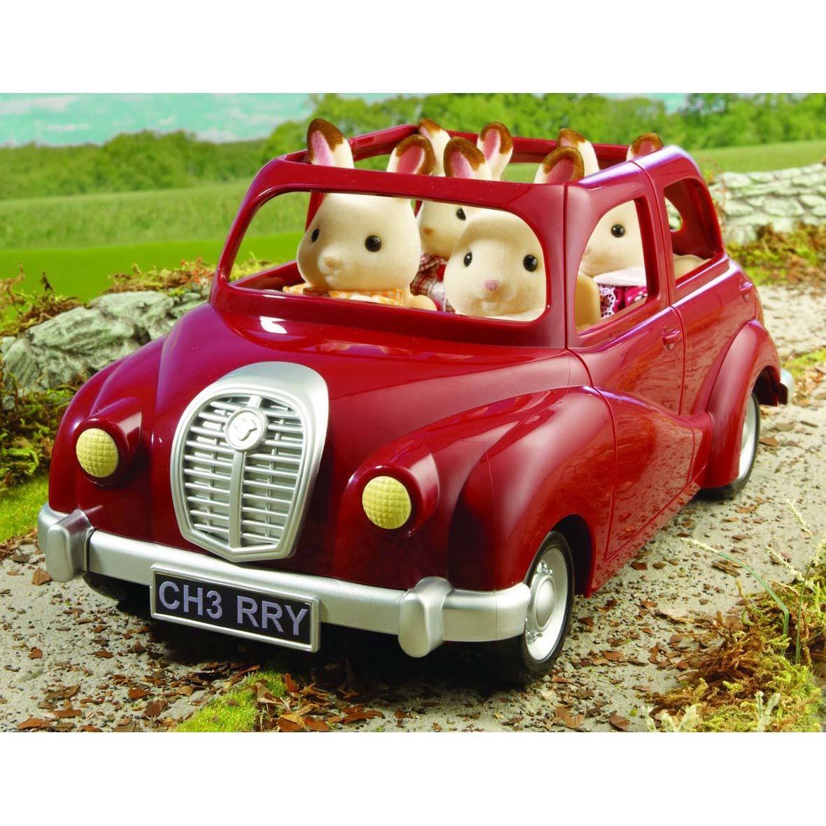 Машина фэмили. Family Saloon car Sylvanian Family. Сильвания Фэмили красный автомобиль. Сильвания Фэмили машина красная. Сильвания Фэмили семейный автомобиль красный.